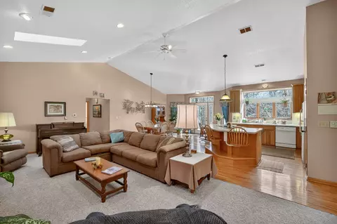 6707 NW 2nd St, Des Moines, IA 50313