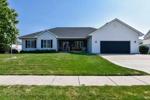 4609 Ashwood Dr, Urbandale, IA 50322