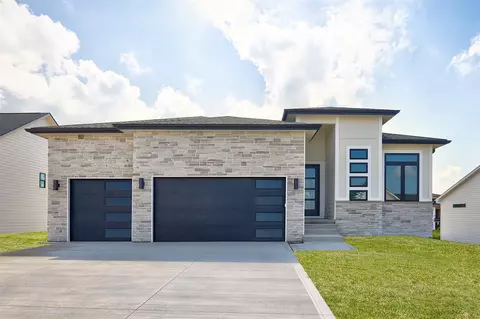 1362 S Lotus Pl, West Des Moines, IA 50266