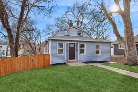 902 Hackley Ave, Des Moines, IA 50315