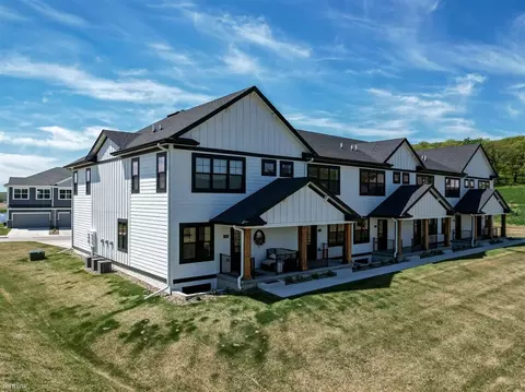 9975 Booneville Rd, Waukee, IA 50263
