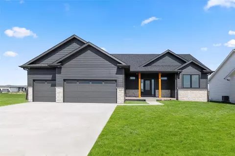 919 SW Boulder Dr, Grimes, IA 50111