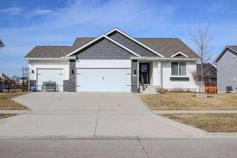 2716 NW 25th St, Ankeny, IA 50023