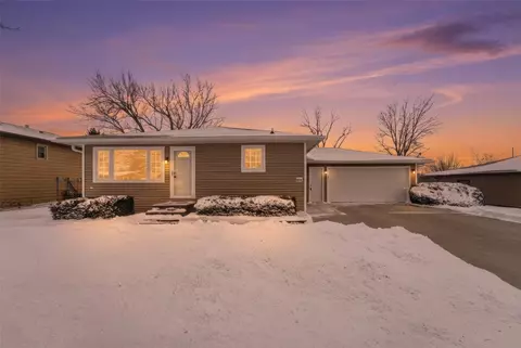 506 Nicholas Dr, Marshalltown, IA 50158