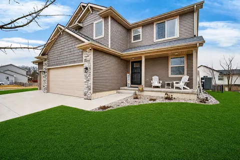 6510 Sunlight Dr, Pleasant Hill, IA 50327