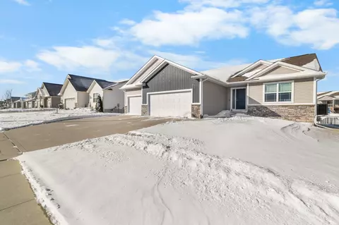 532 Shiloh Rose Pkwy NW, Bondurant, IA 50035