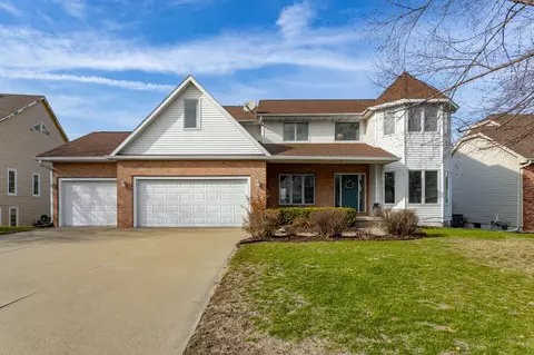 13931 Oak Brook Dr, Urbandale, IA 50323