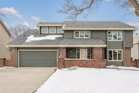 9725 Aurora Ave, Urbandale, IA 50322