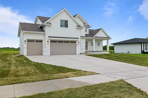 1201 Willow Dr, Huxley, IA 50124