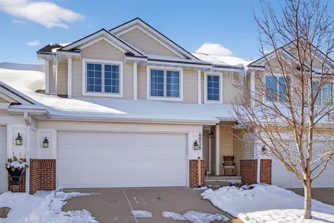 6056 Meadow View Ct, Johnston, IA 50131