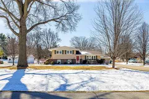 5224 NW 63rd Pl, Johnston, IA 50131