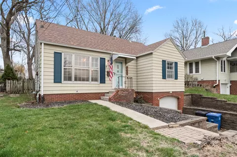 1649 Northwest Dr, Des Moines, IA 50310