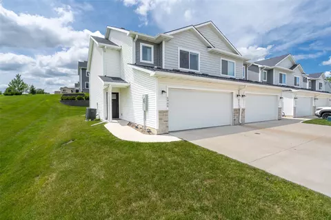 5908 NW 90th Ct, Johnston, IA 50131