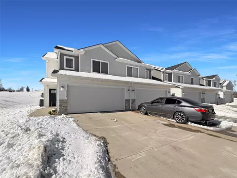 5908 NW 90th St, Johnston, IA 50131