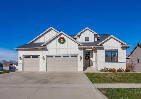 205 Centennial Dr, Huxley, IA 50124