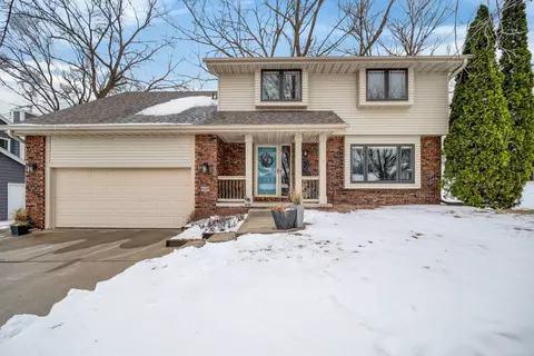 2809 68th St, Urbandale, IA 50322