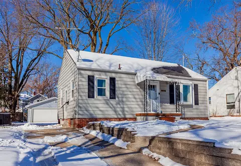1612 37th St, Des Moines, IA 50310