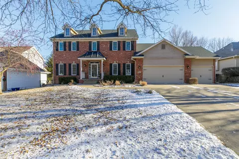 8140 Chambery Blvd, Johnston, IA 50131