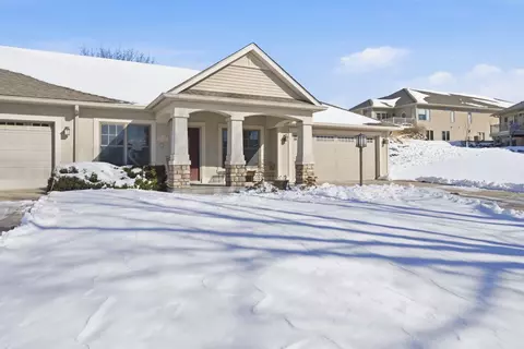 5205 Sunridge Dr, Pleasant Hill, IA 50327