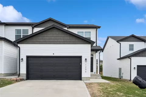 1206 E 28th St, Norwalk, IA 50211