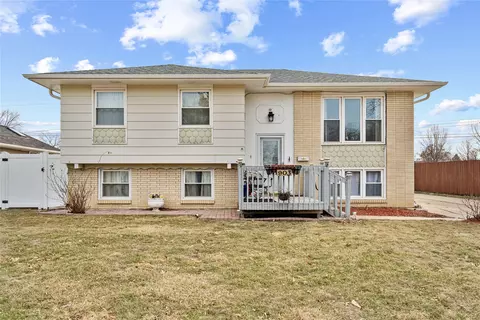 903 4th Ave SE, Altoona, IA 50009