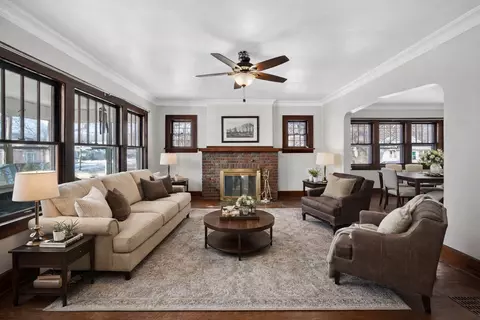 821 Douglas Ave, Des Moines, IA 50313