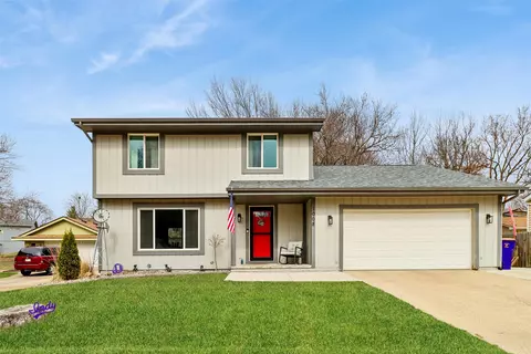 1008 Robin Glen Dr, Indianola, IA 50125