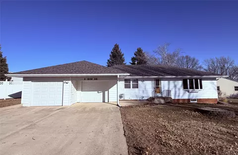 6 W Bow Dr, Cherokee, IA 51012