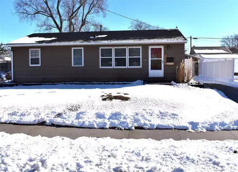 4005 66th St, Urbandale, IA 50322