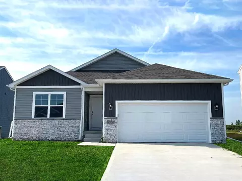 409 Kingfisher Dr, Norwalk, IA 50211