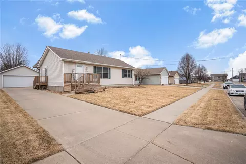 306 NE Trent Ave, Elkhart, IA 50073
