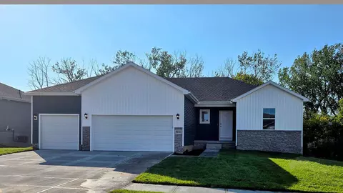 4728 173rd St, Urbandale, IA 50322