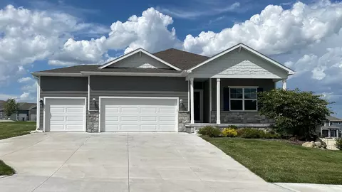 4717 173rd St, Urbandale, IA 50322
