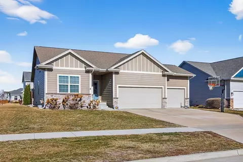 555 NE Meridian Dr, Waukee, IA 50263