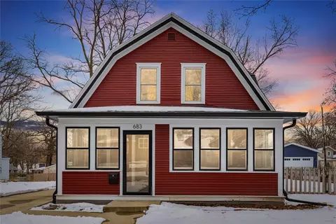 683 25th St, Des Moines, IA 50312