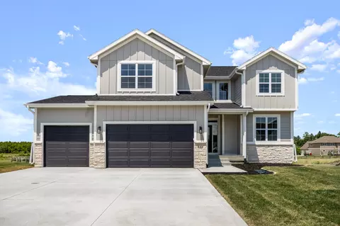 540 Walnut Dr, Huxley, IA 50124