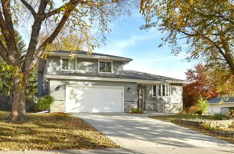 5101 Dakota Dr, West Des Moines, IA 50265