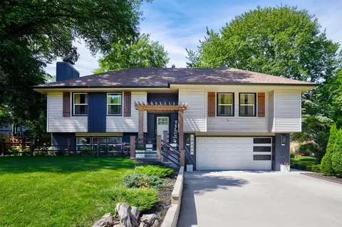 10448 Donna Bella, Clive, IA 50325