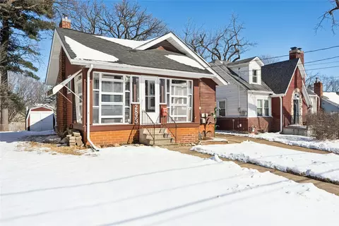 2833 School St, Des Moines, IA 50311