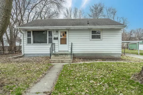 2744 Indianapolis Ave, Des Moines, IA 50317