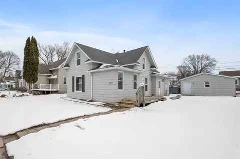 3007 E 8th St, Des Moines, IA 50316