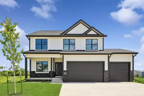 250 NW Copperleaf Ct, Waukee, IA 50263