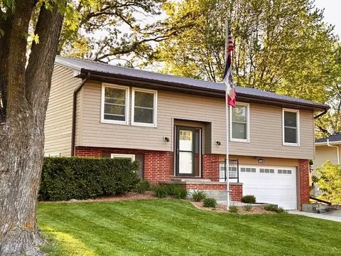 4512 67th St, Urbandale, IA 50322