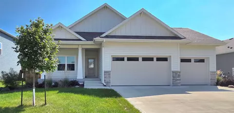 929 Wolf Creek Dr, Polk City, IA 50226