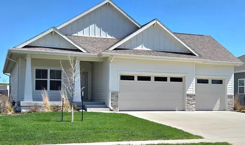 929 Wolf Creek Dr, Polk City, IA 50226