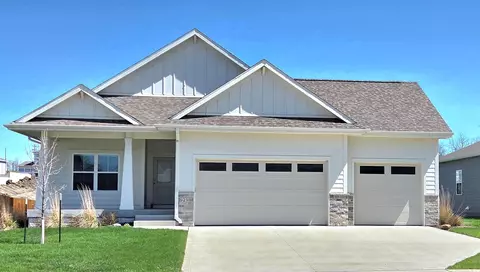 929 Wolf Creek Dr, Polk City, IA 50226