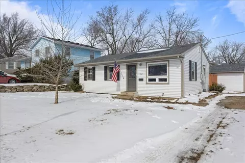 1112 N 8th Ave E, Newton, IA 50208