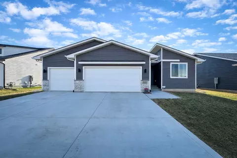 2311 Oxley Dr, Granger, IA 50109