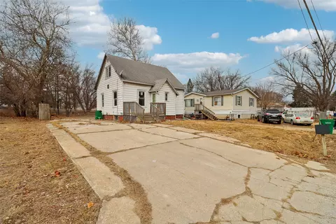 4220 NE 10th St, Des Moines, IA 50313