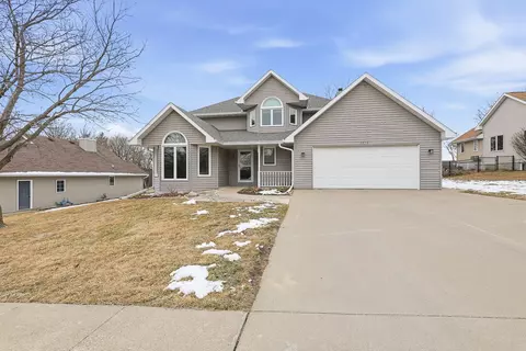 1216 Big Rock Park Rd, Pella, IA 50219